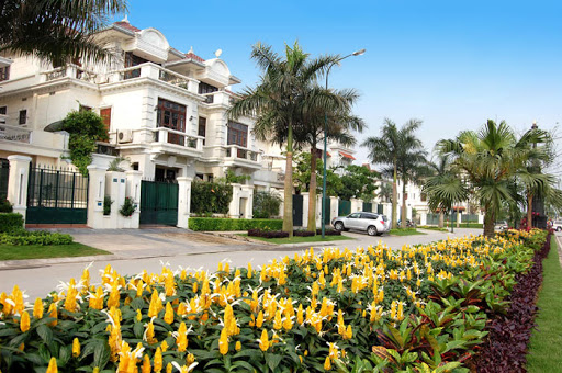 GREEN SPACE IN THE CIPUTRA VILLA TAY HO VILLA