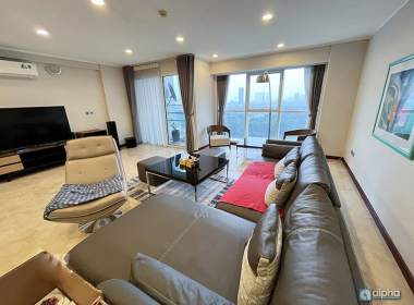 Cho thuê căn hộ 4 phòng ngủ thoáng đẹp, view sân Golf tại The Link Ciputra 3